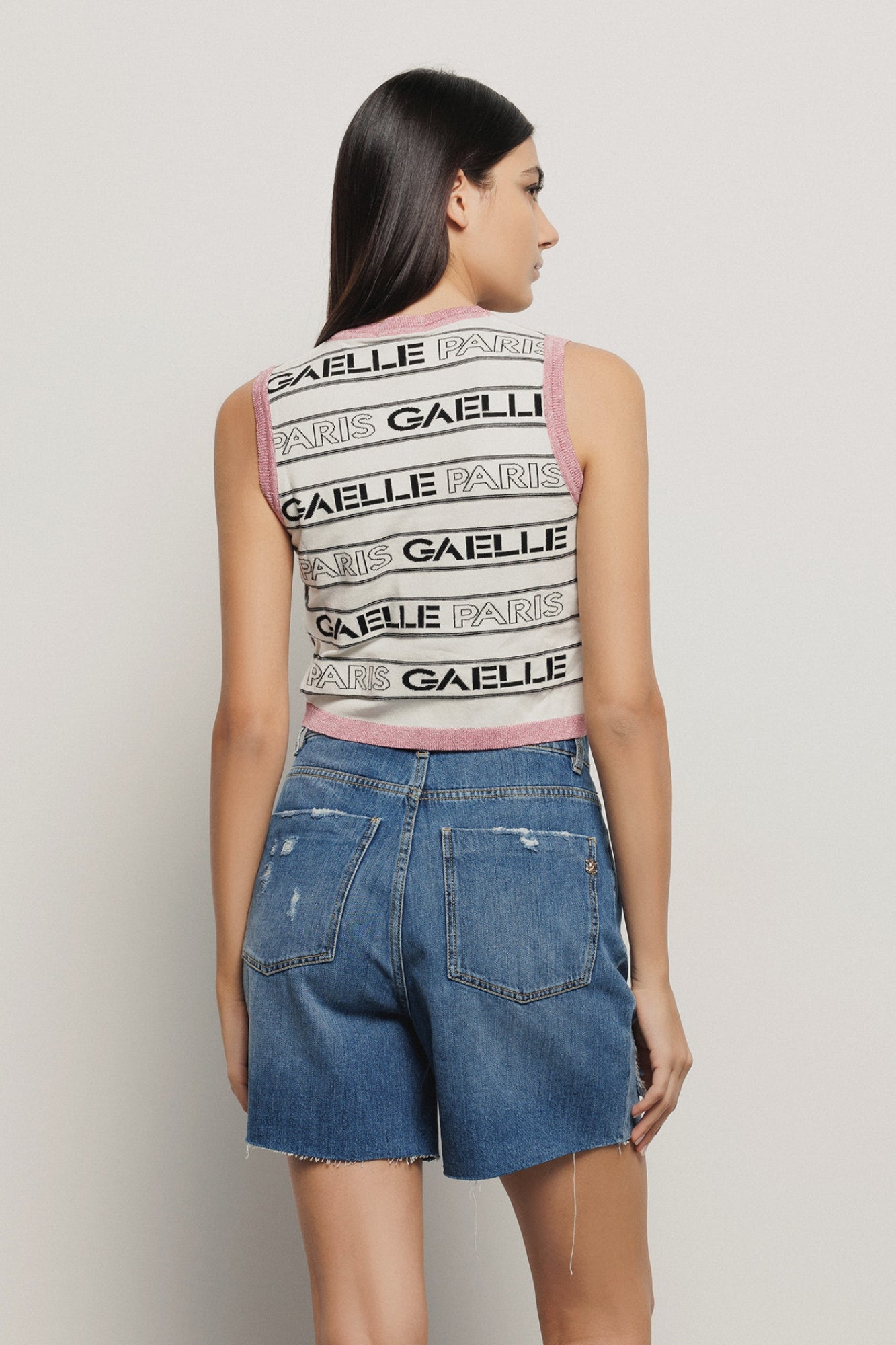 Top cropped logato