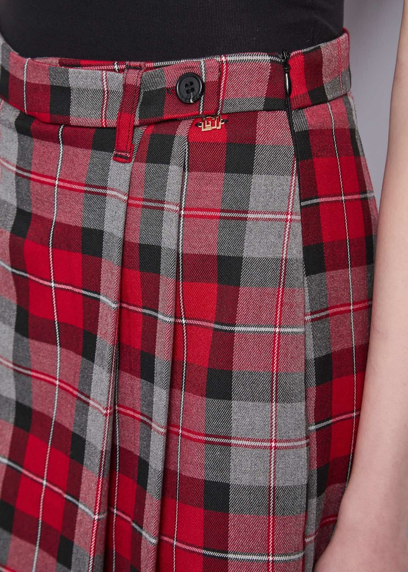 Short con motivo check