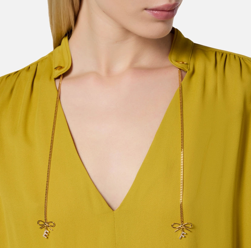 Camicia in georgette con charms e logo