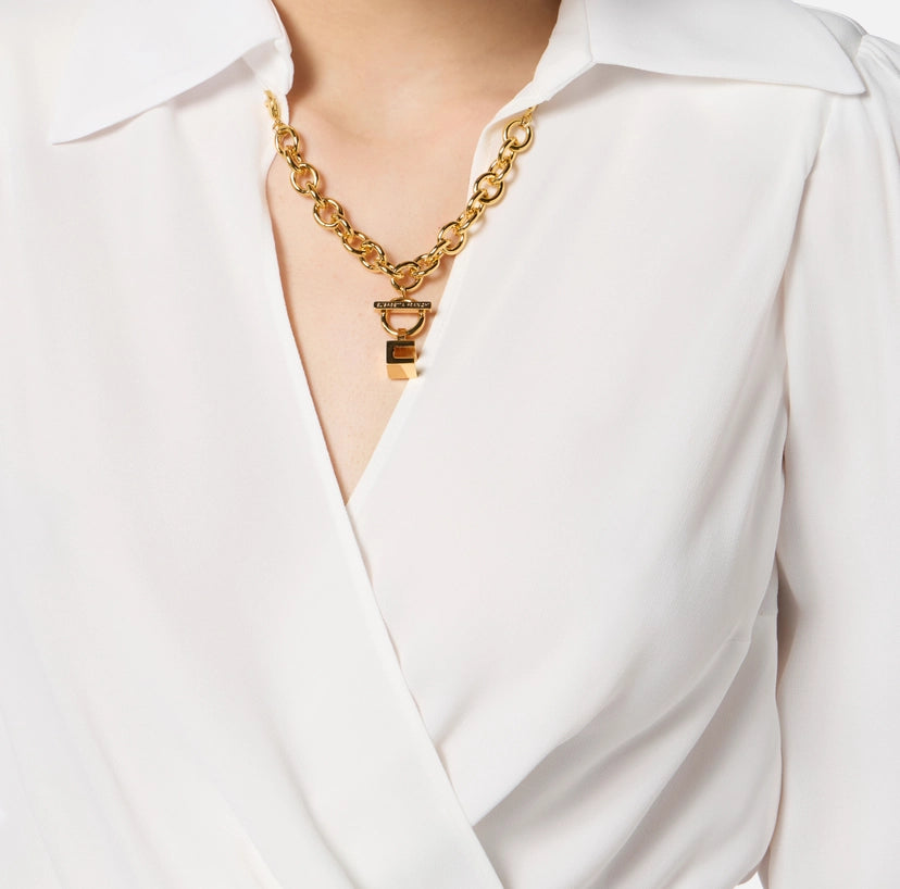 Camicia in georgette con dettaglio gioiello