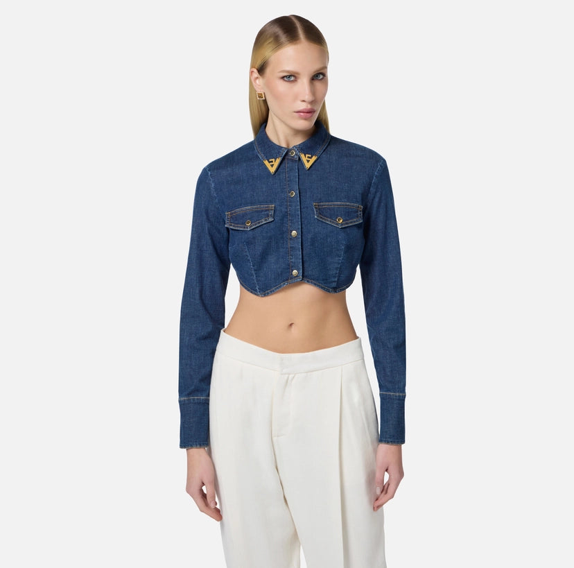 Camicia cropped in denim con dettagli logo