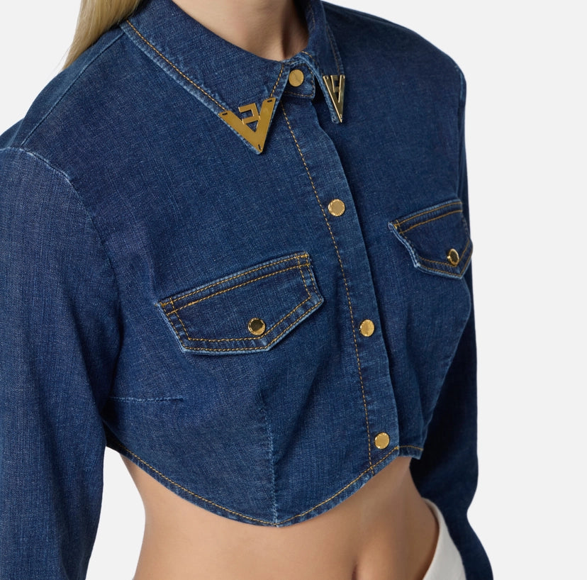Camicia cropped in denim con dettagli logo