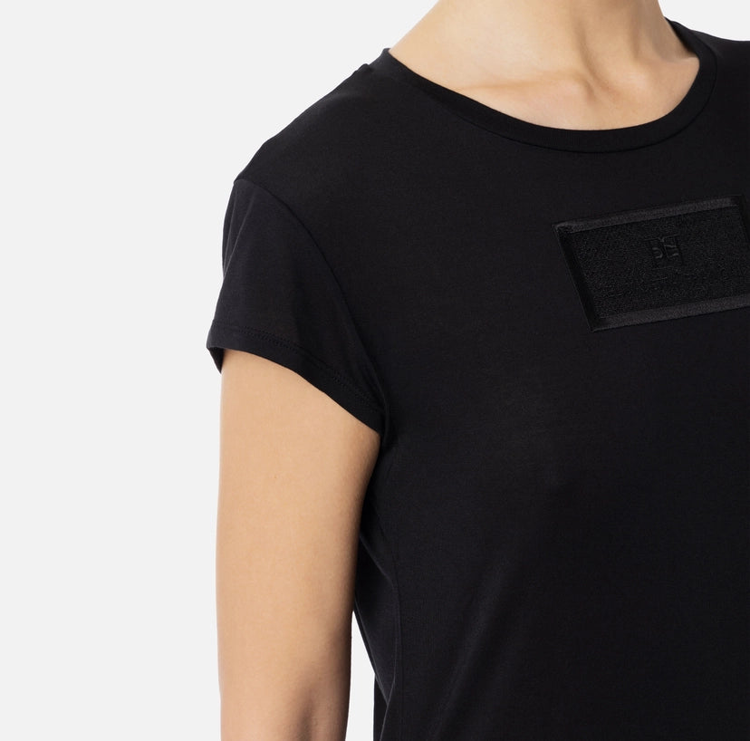 T-shirt in jersey con ricamo