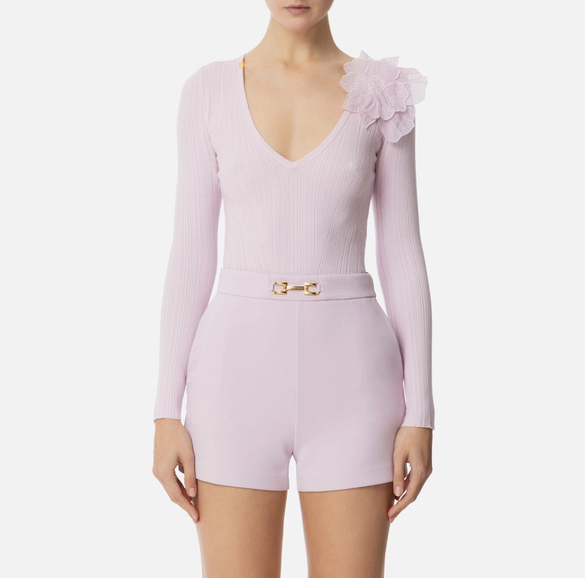 Top in maglia a coste con dettaglio floreale