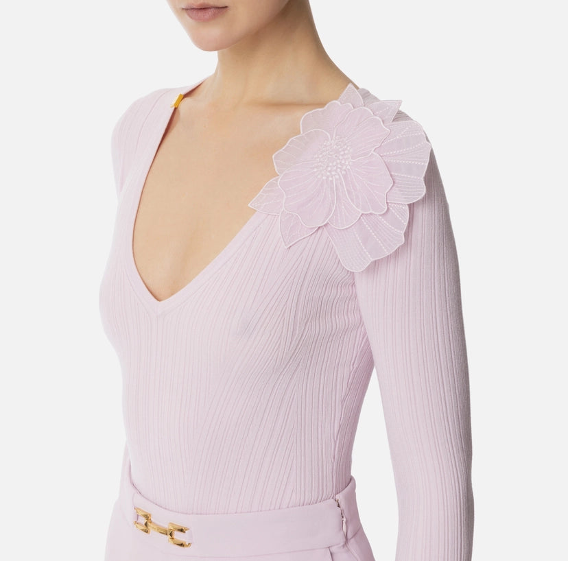 Top in maglia a coste con dettaglio floreale