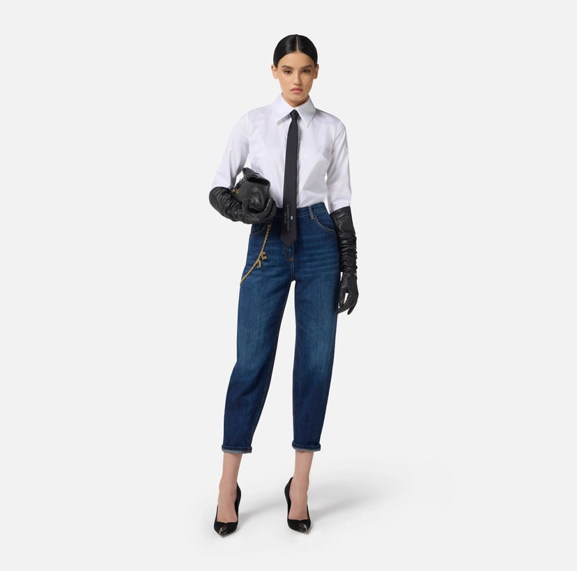 Jeans con catena gioiello