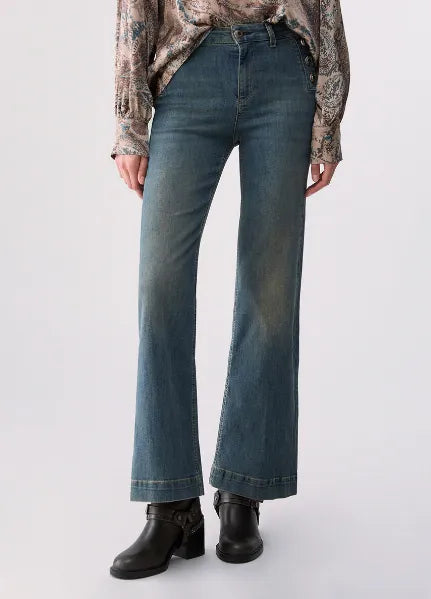 JEANS FLARE CON BOTTONI
