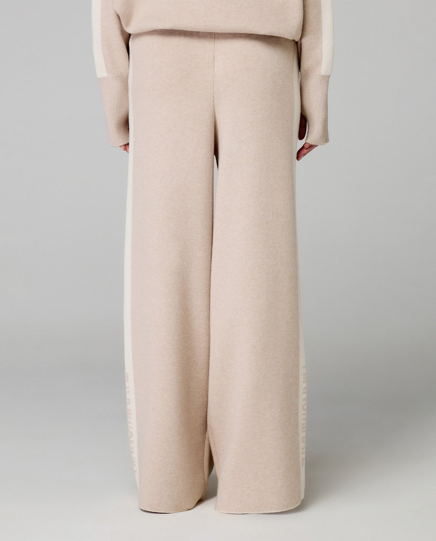 Pantalone in maglia con contrasto