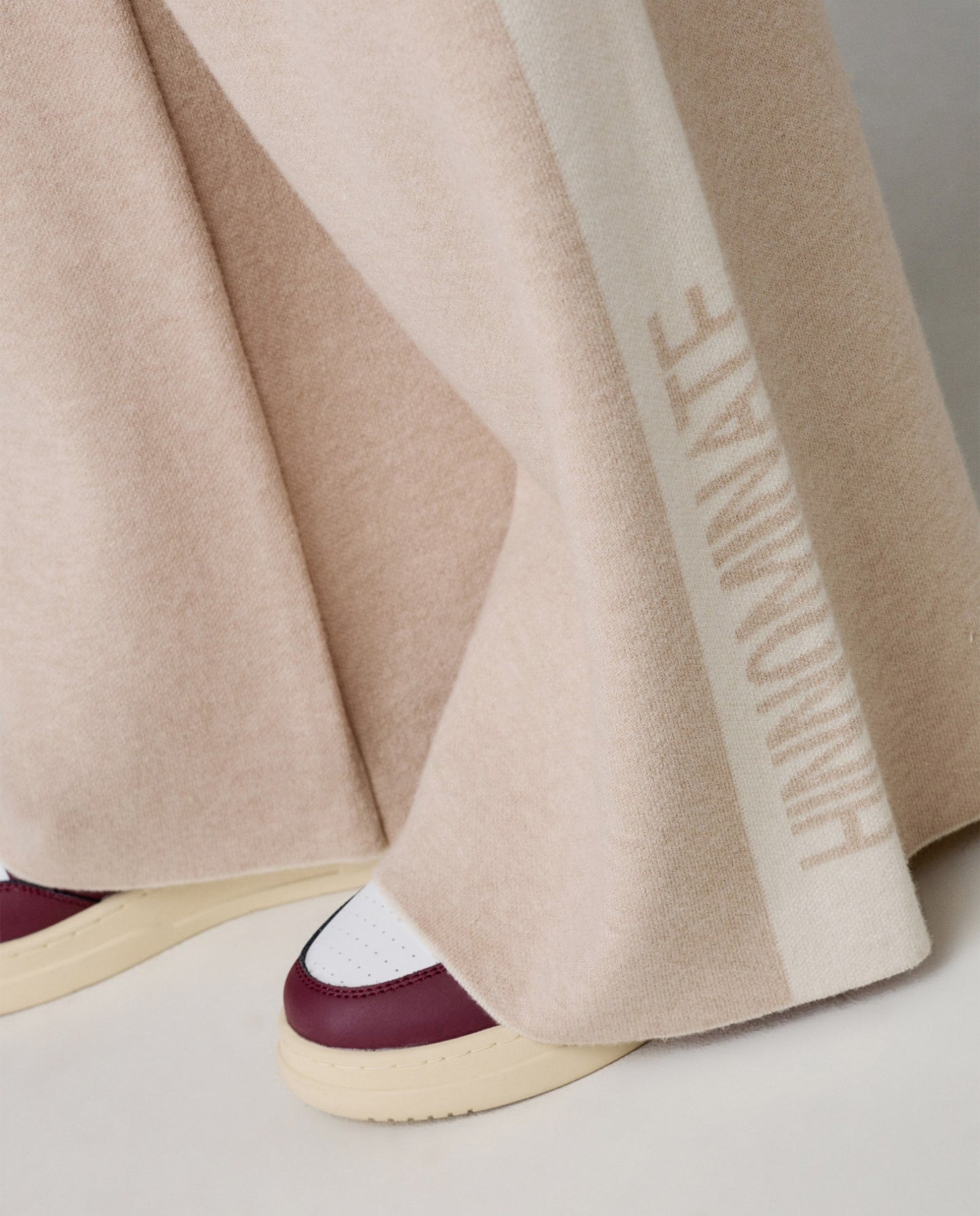 Pantalone in maglia con contrasto