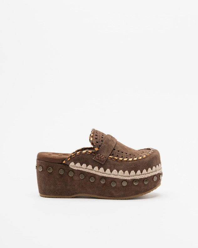 Clog leather overstitching