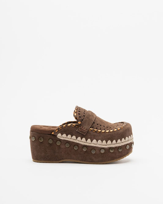 Clog leather overstitching