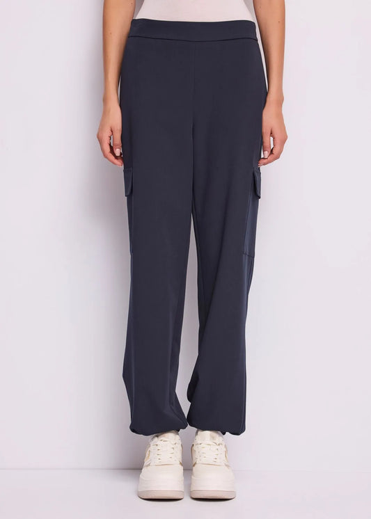 Pantaloni blu con tasche cargo