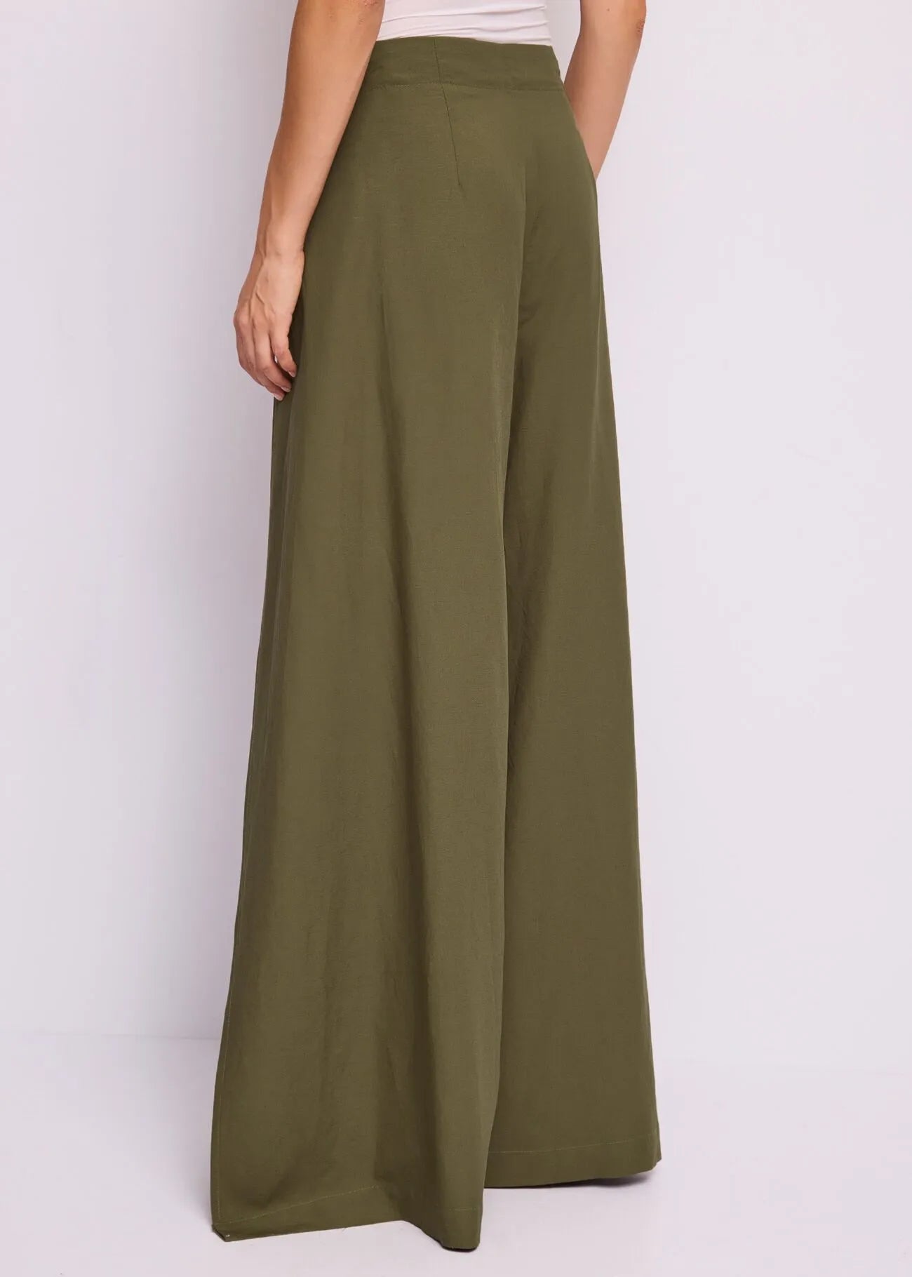 Pantaloni verdi da donna in lino con nodo