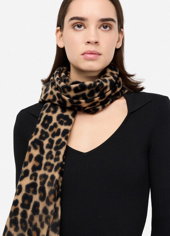 Stola animalier con spilla