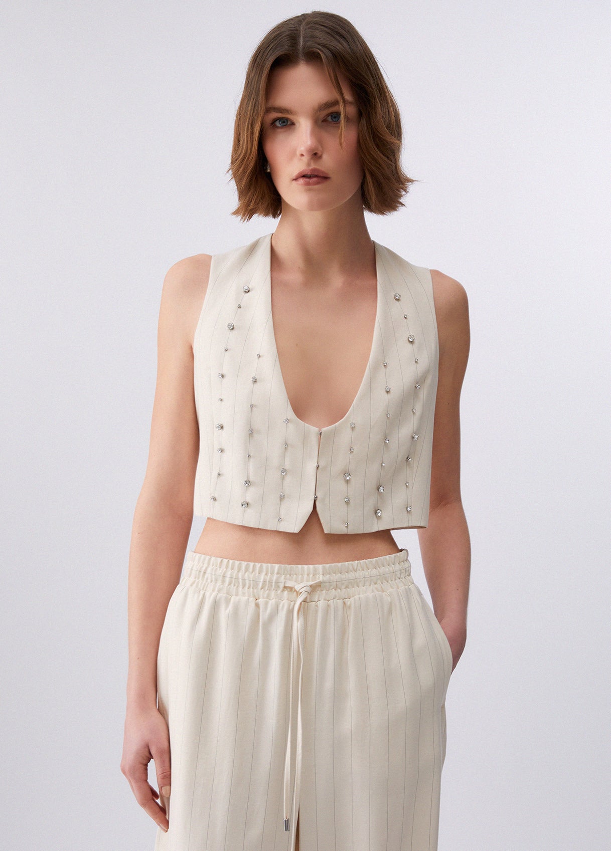 Gilet gessato con ricamo gioiello