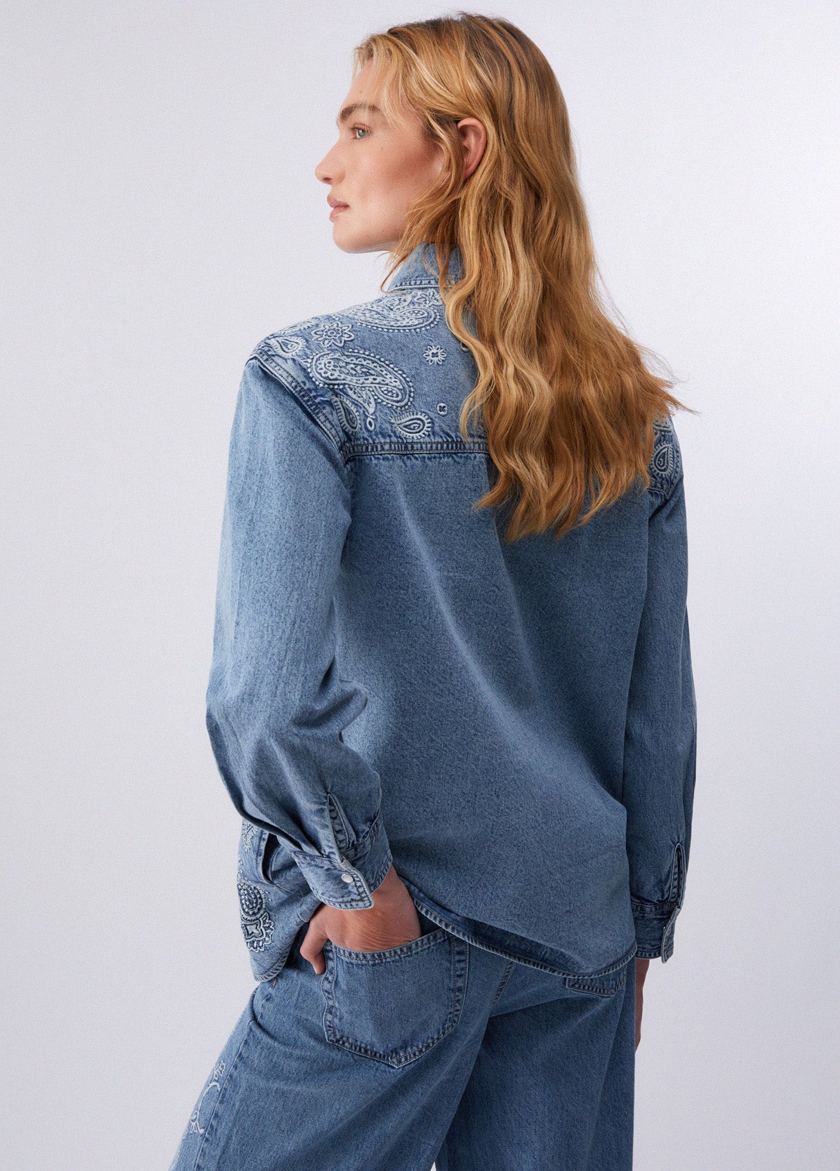 Camicia in denim con ricami