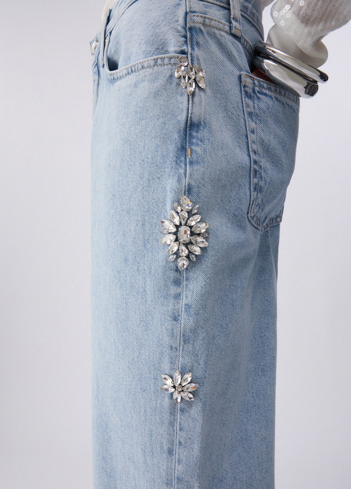 Jeans straight con ricami gioiello