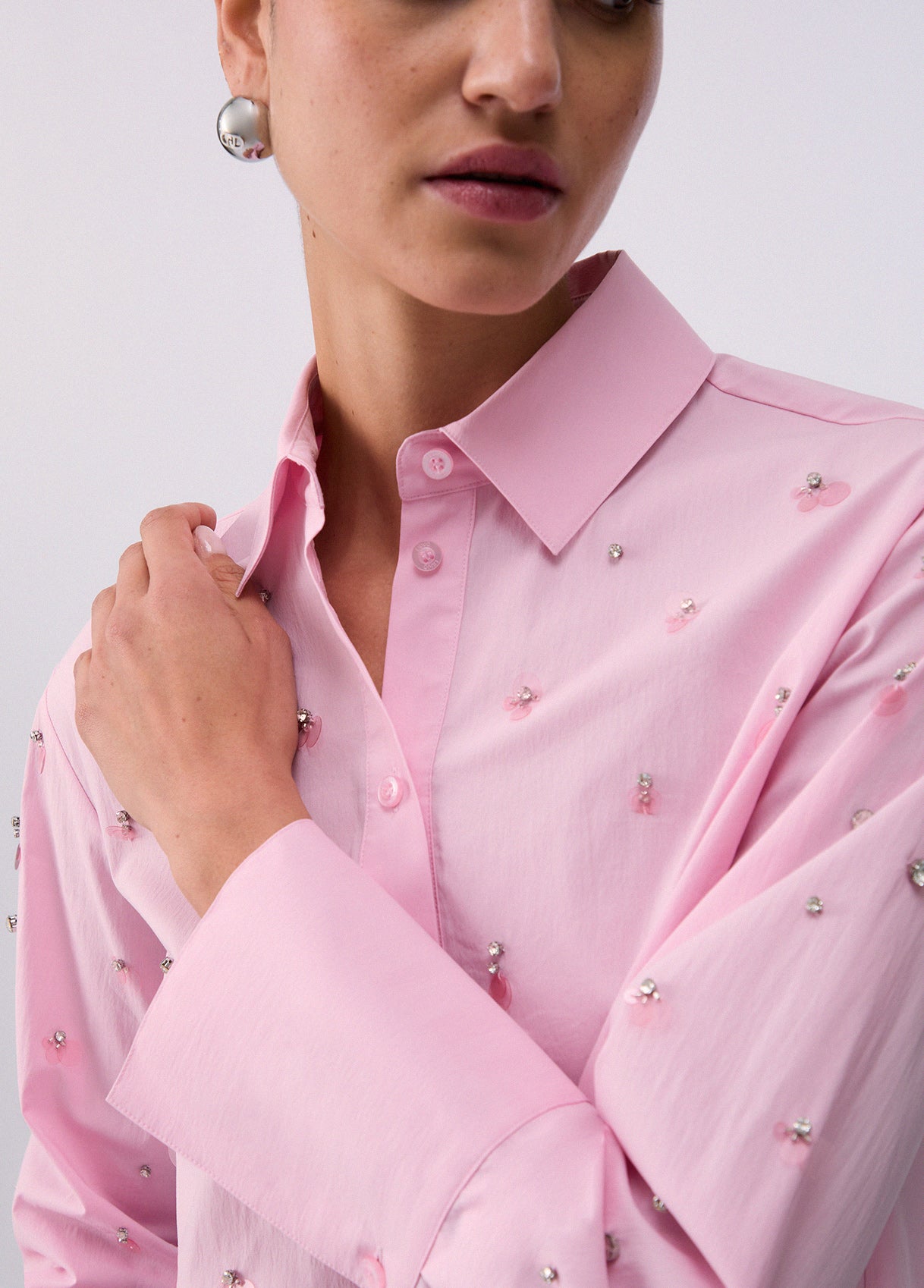 Camicia boxy con ricami gioiello