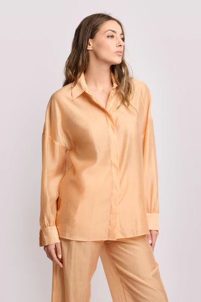 Camicia con maniche ampie e polsini