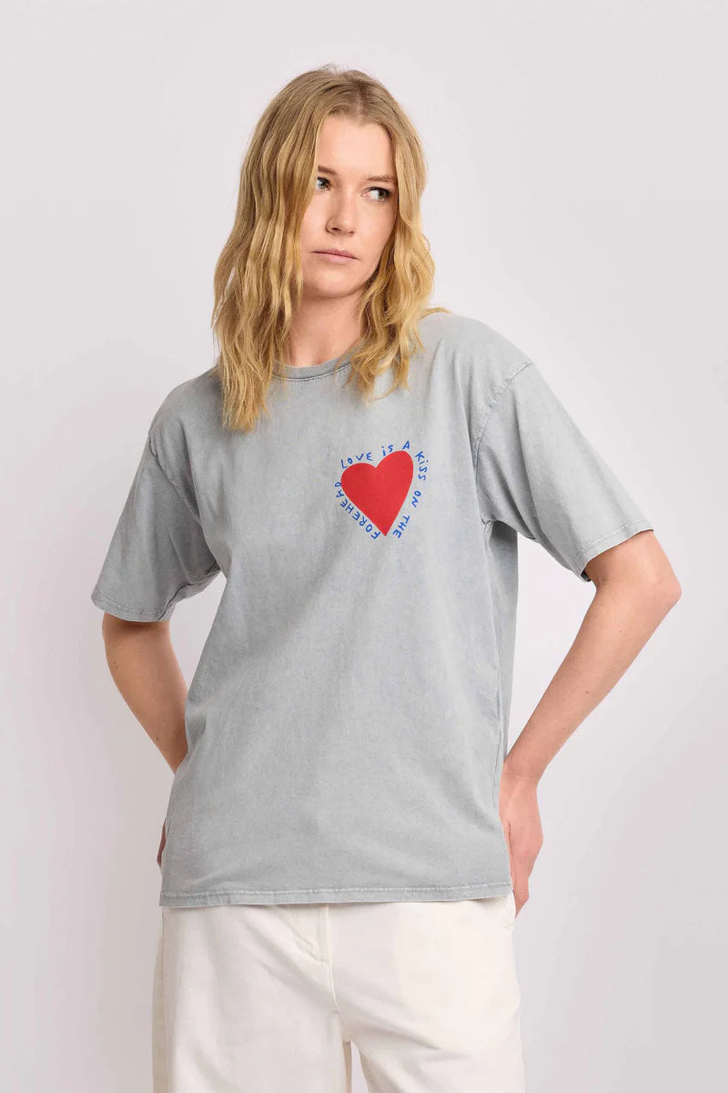 T-shirt over stampata