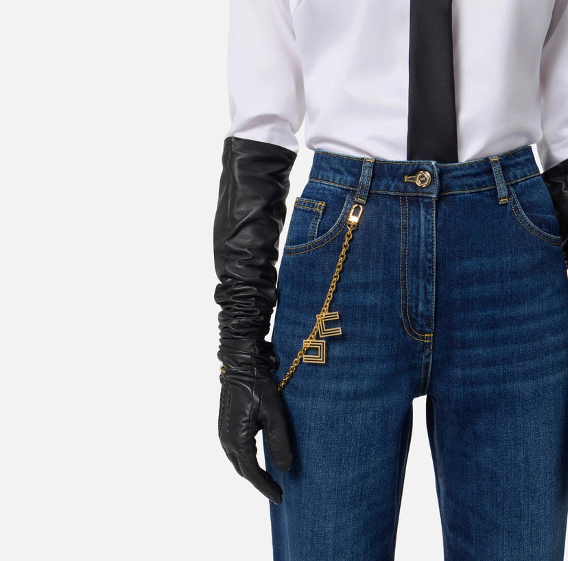 Jeans con catena gioiello
