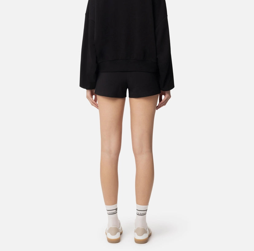 Shorts in crêpe con piping a contrasto