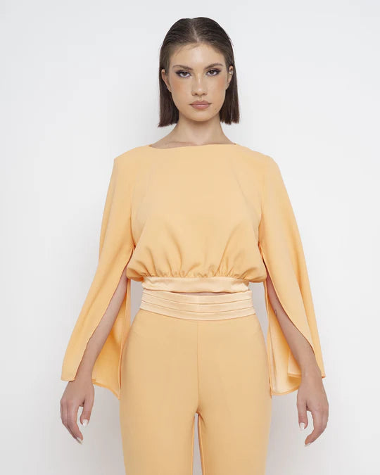 Blusa con manica svasata