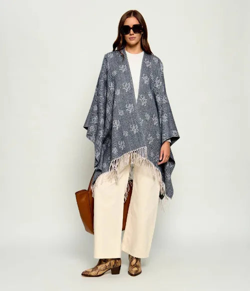 PONCHO CON LOGO