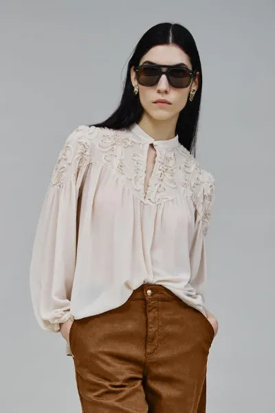 BLUSA CON DETTAGLIO