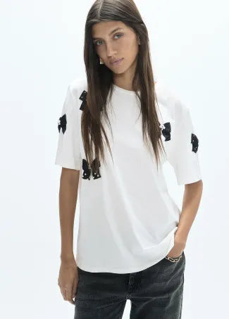T-SHIRT CON FIOCCO