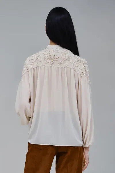 BLUSA CON DETTAGLIO