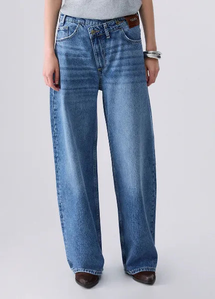 JEANS CON CINTONE ASIMMETRICO