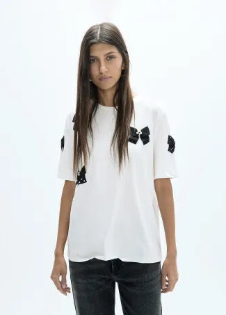 T-SHIRT CON FIOCCO
