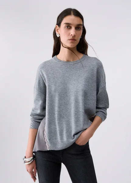 MAGLIA CON DETTAGLIO